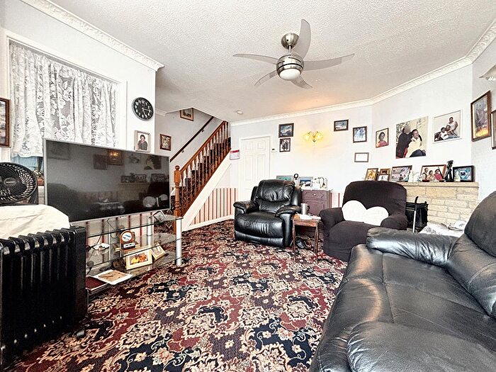 3 Bedroom Terraced House For Sale In Rodway Road, Patchway, Bristol, Avon, Pq, Gb, BS34