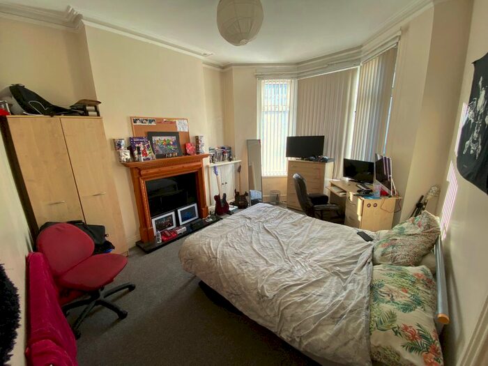 5 Bedroom Terraced House To Rent In Mackintosh Place, Cardiff CF24