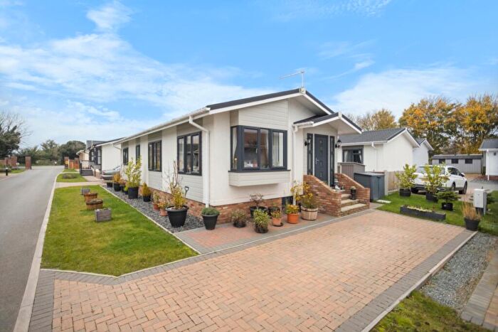 2 Bedroom Park Home For Sale In The Grange Moorbarns Lane, Lutterworth, LE17