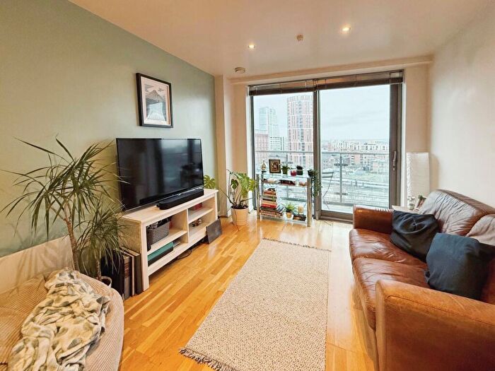 2 Bedroom Flat To Rent In Whitehall Quay, Leeds, LS1
