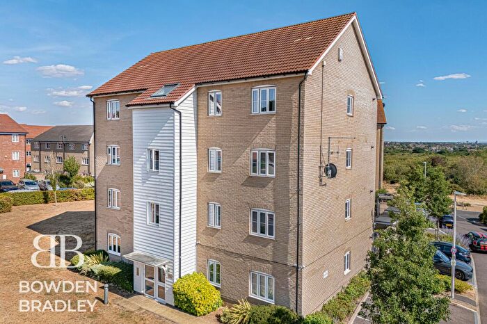 2 Bedroom Flat For Sale In Blackthorn Avenue, Chigwell, IG7