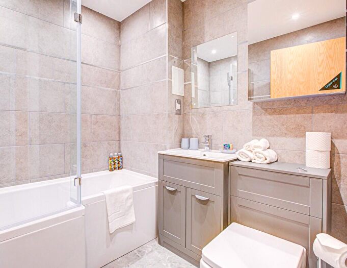 1 Bedroom Serviced Apartments To Rent In Lombard Road, London, SW11