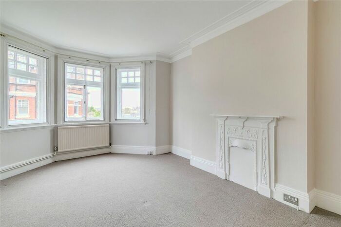 2 Bedroom Flat To Rent In Hurlingham Court Mansions, Hurlingham Road, London, SW6