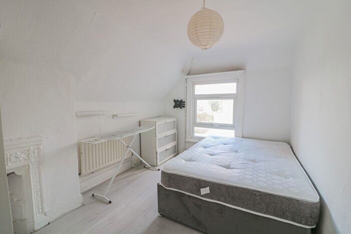 Studio To Rent In Bedford Hill, London, SW12