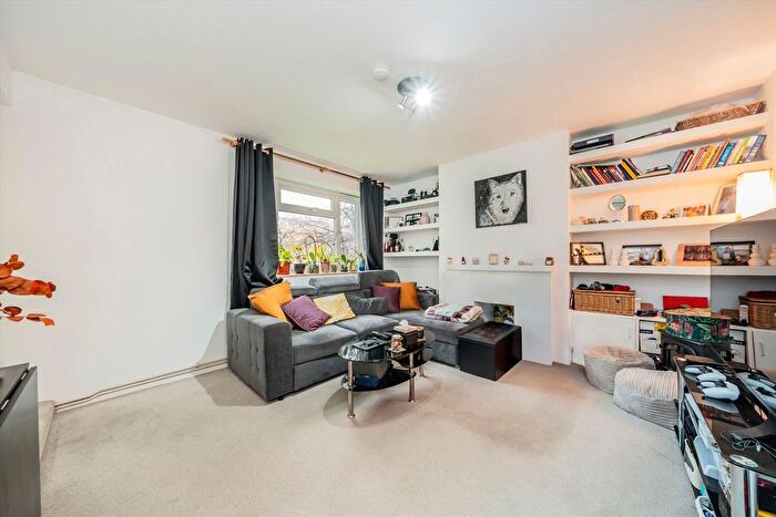 2 Bedroom Flat For Sale In Peterborough Road, London, SW6