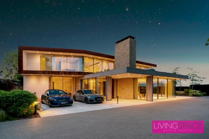 7 Bedroom Flat To Rent In Waggon Road, EN4