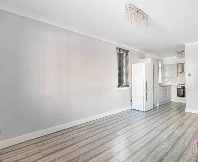 1 Bedroom Flat To Rent In Canberra Close, London, NW4