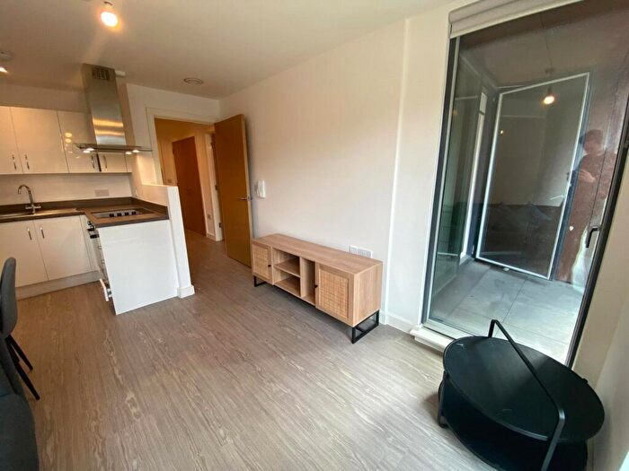 1 Bedroom Flat To Rent In The Landmark, Oldfield Road, Salford, M5