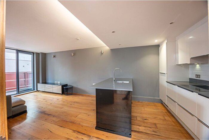 2 Bedroom Flat To Rent In Barlby Road, W10