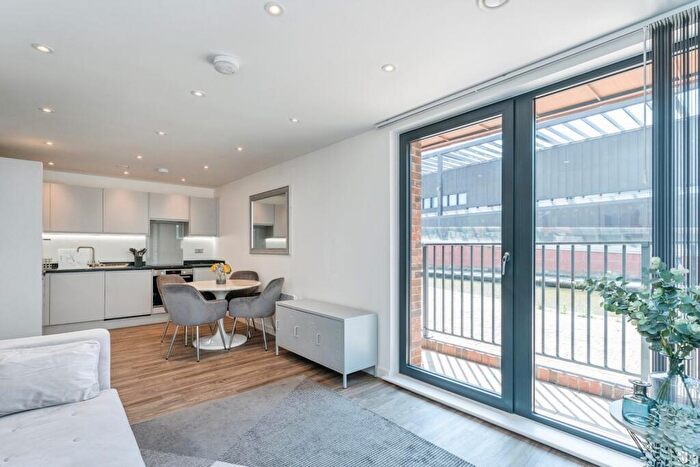 2 Bedroom Flat For Sale In Robinson Way, Chester, Cheshire, CH1