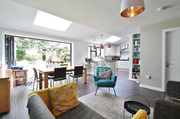 4 Bedroom Semi-Detached House To Rent In Mandeville Road, Isleworth, TW7