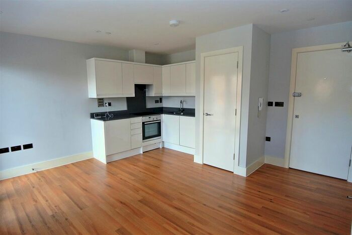 1 Bedroom Flat To Rent In Lavender Park Road, West Byfleet, KT14