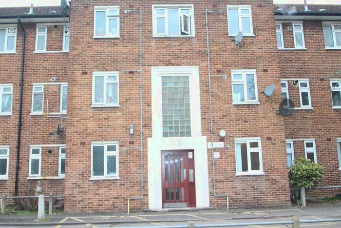 2 Bedroom Flat To Rent In Budoch Drive, Ilford IG3