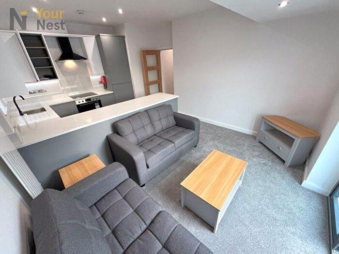 3 Bedroom Apartment To Rent In Apartment, Derwentwater Terrace, Headingley, LS6