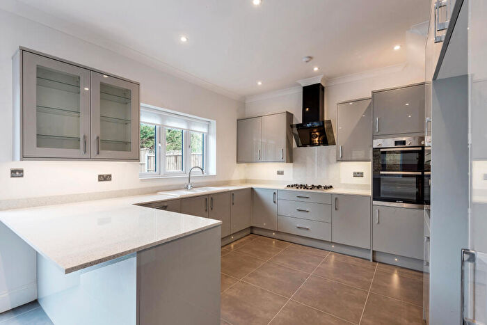 5 Bedroom House To Rent In North Chingford, E4