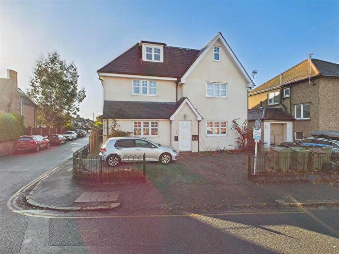 1 Bedroom Flat For Sale In Hersham Road, Walton On Thames, KT12