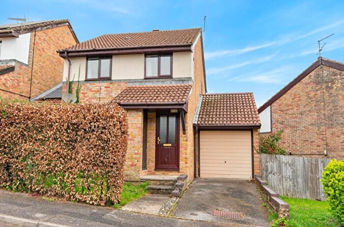 3 Bedroom Link Detached House For Sale In Lowden Close, Winchester, SO22