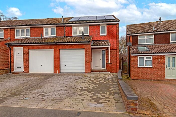 3 Bedroom End Of Terrace House For Sale In Gladeside, St. Albans, AL4