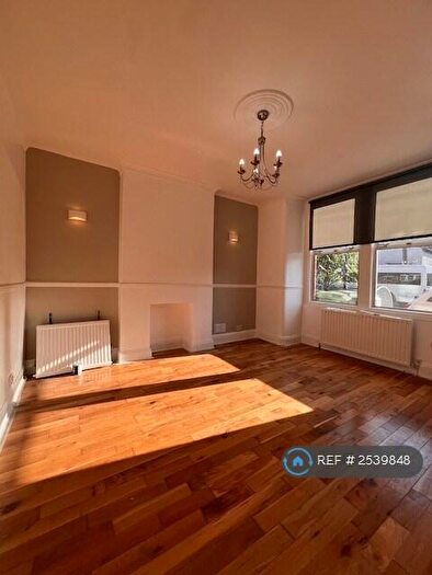 2 Bedroom Flat To Rent In Como Road, London, SE23