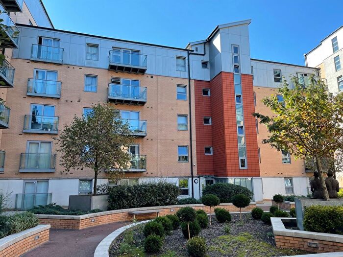 1 Bedroom Flat To Rent In Queen Mary Avenue, E18