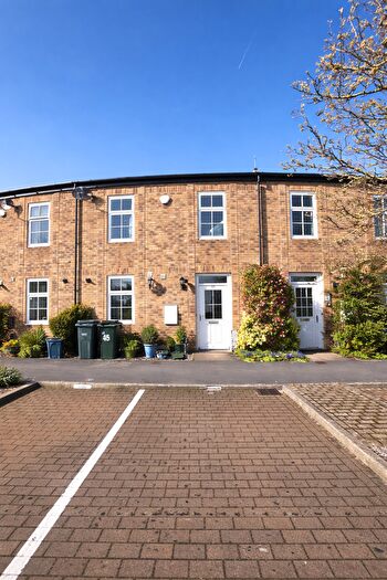 3 Bedroom Town House To Rent In Littlelands, Cottingley, BD16