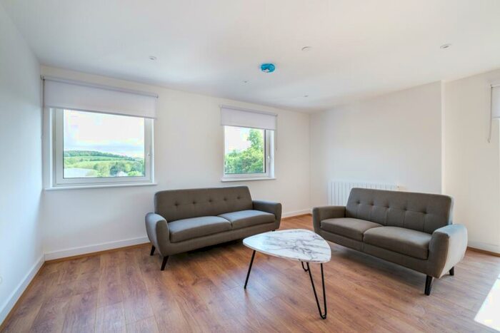 2 Bedroom Flat To Rent In Well Farm Road Whyteleafe, CR3