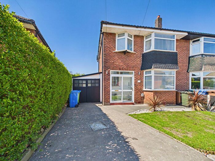 3 Bedroom Semi-Detached House For Sale In Banbury Road, Alkrington, Middleton, Manchester, M24