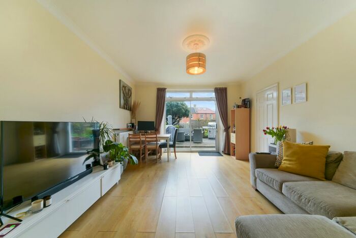 1 Bedroom Flat To Rent In Worple Road, London, SW20