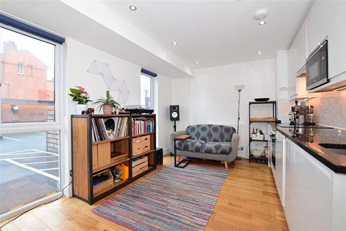 1 Bedroom Flat For Sale In Sutton Court Road, Sutton, Surrey, SM1