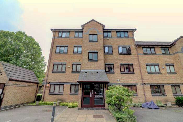 2 Bedroom Flat To Rent In Tyndal Court, Transom Square, Westferry Road, London, E14