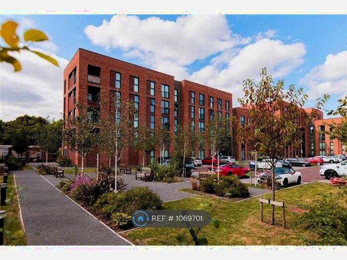 2 Bedroom Flat To Rent In Princess Road, Manchester, M14