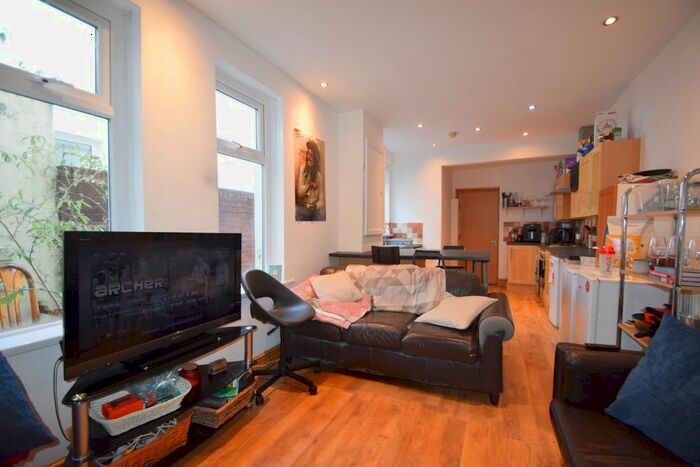 6 Bedroom Terraced House To Rent In Llanishen Street, Cardiff, CF14