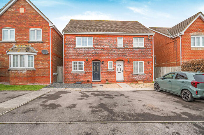 2 Bedroom Semi Detached House For Sale In Gardenia Drive, Fareham, Hampshire, PO15