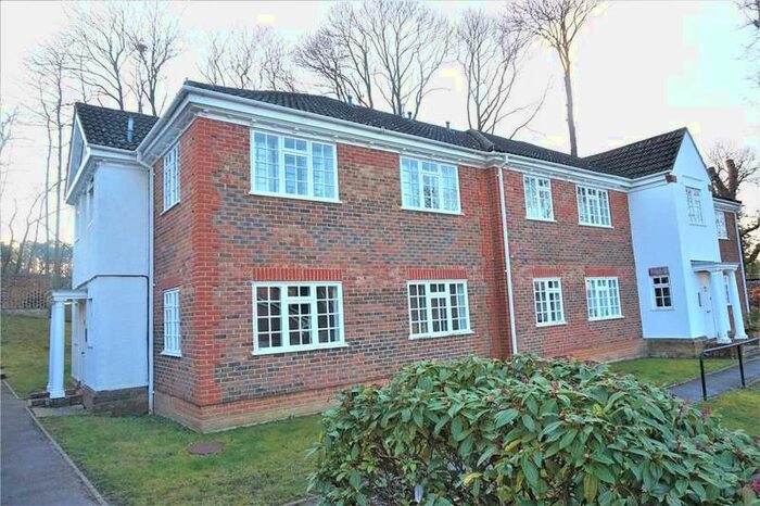 1 Bedroom Flat To Rent In Hawkesworth Drive, Bagshot, Surrey, GU19