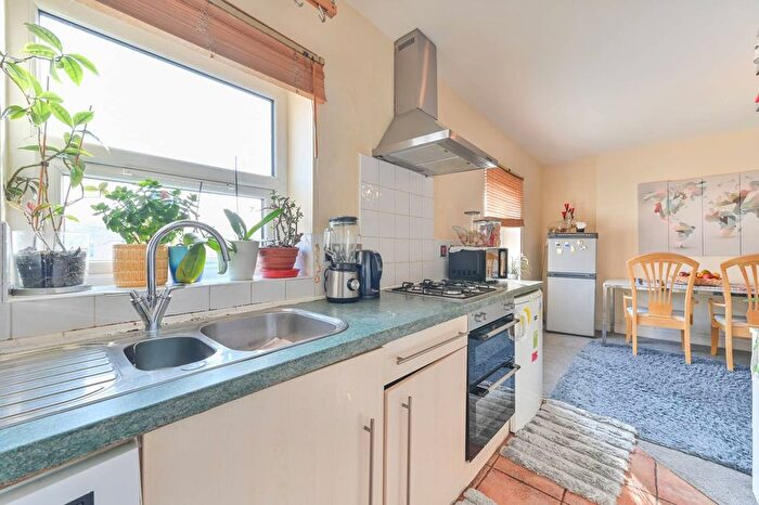3 Bedroom Flat For Sale In Gipsy Hill, Gipsy Hill, London, SE19