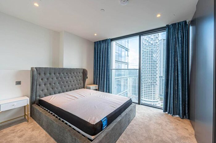 2 Bedroom Flat To Rent In South Quay Plaza, Canary Wharf, London, E14