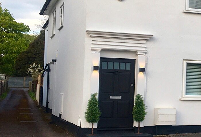 1 Bedroom Maisonette To Rent In A St. Johns Road, Leatherhead, Surrey, KT22