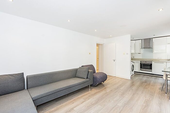 2 Bedroom Flat To Rent In Fountain Court, Southwark, SE1