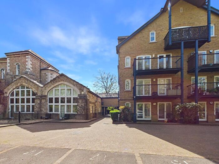 2 Bedroom Apartment For Sale In Pump House Close, Bromley, Kent, BR2