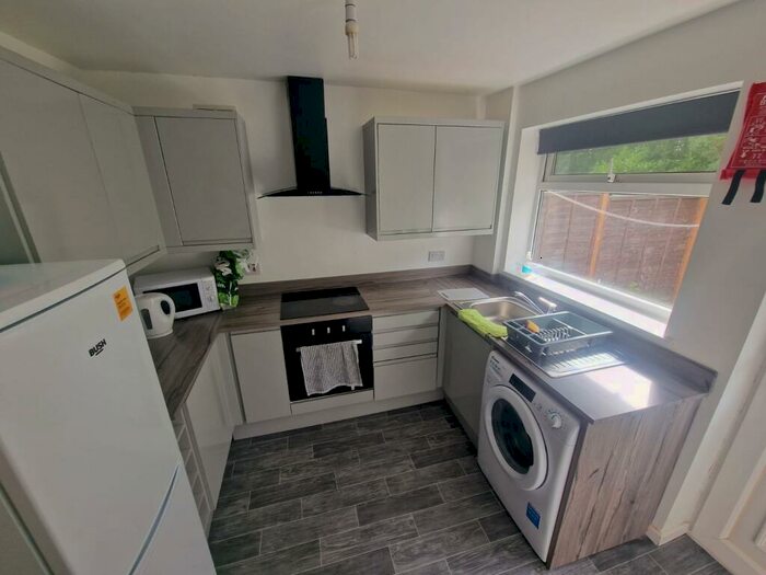 2 Bedroom Bungalow To Rent In Clover Drive, Birmingham, B32
