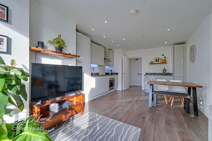 1 Bedroom Apartment For Sale In East Ferry Road, London, E14