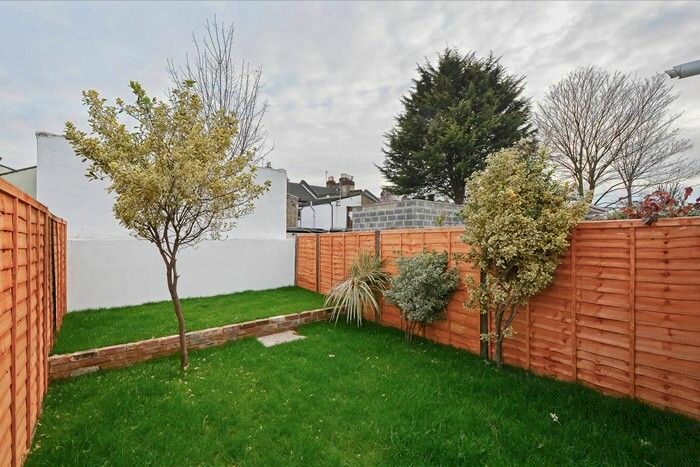 2 Bedroom Flat To Rent In Offord Road, London, N1