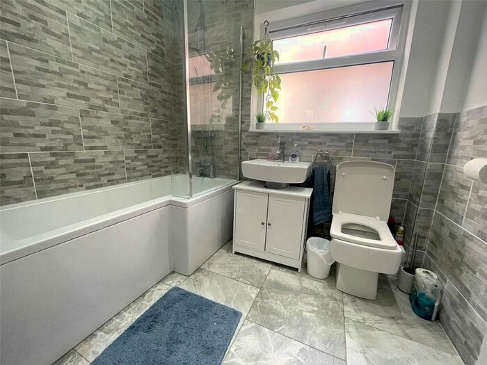 2 Bedroom Maisonette To Rent In Godstone Road, Whyteleafe, Surrey, CR3