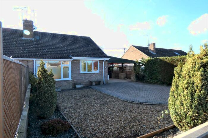 2 Bedroom Bungalow To Rent In Burswin Road, Carterton, Oxon, OX18