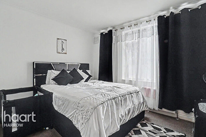 2 Bedroom Apartment For Sale In Honeypot Lane, Stanmore, HA7
