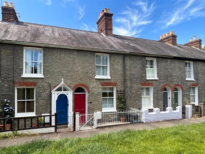 3 Bedroom Terraced House For Sale In The Greencroft, Salisbury, SP1