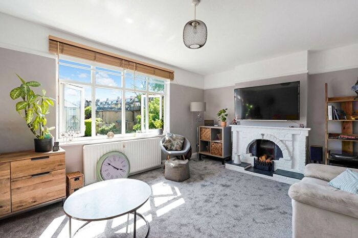 2 Bedroom Flat For Sale In Staines Avenue, Cheam, SM3