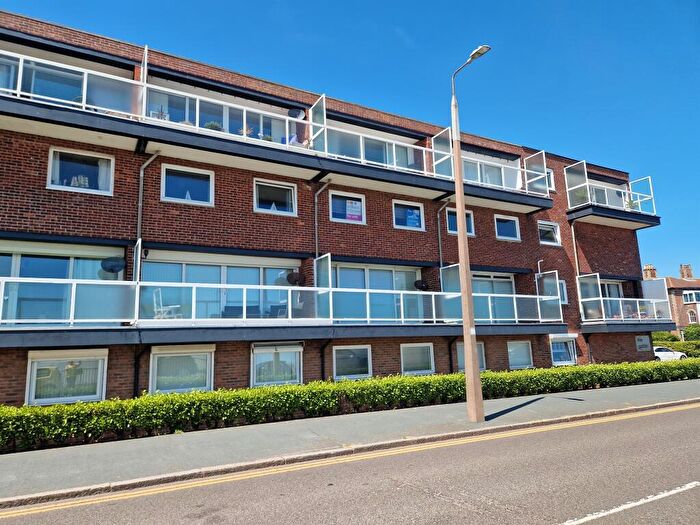 2 Bedroom Flat For Sale In The Gables, Harwich, CO12