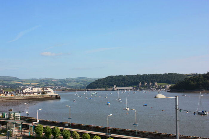 4 Bedroom Apartment To Rent In Deganwy, LL31