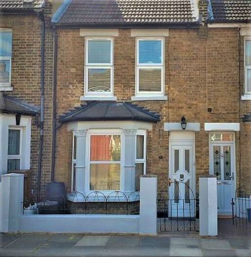 3 Bedroom Terraced House To Rent In Cambridge Road, Strood, Kent, ME2